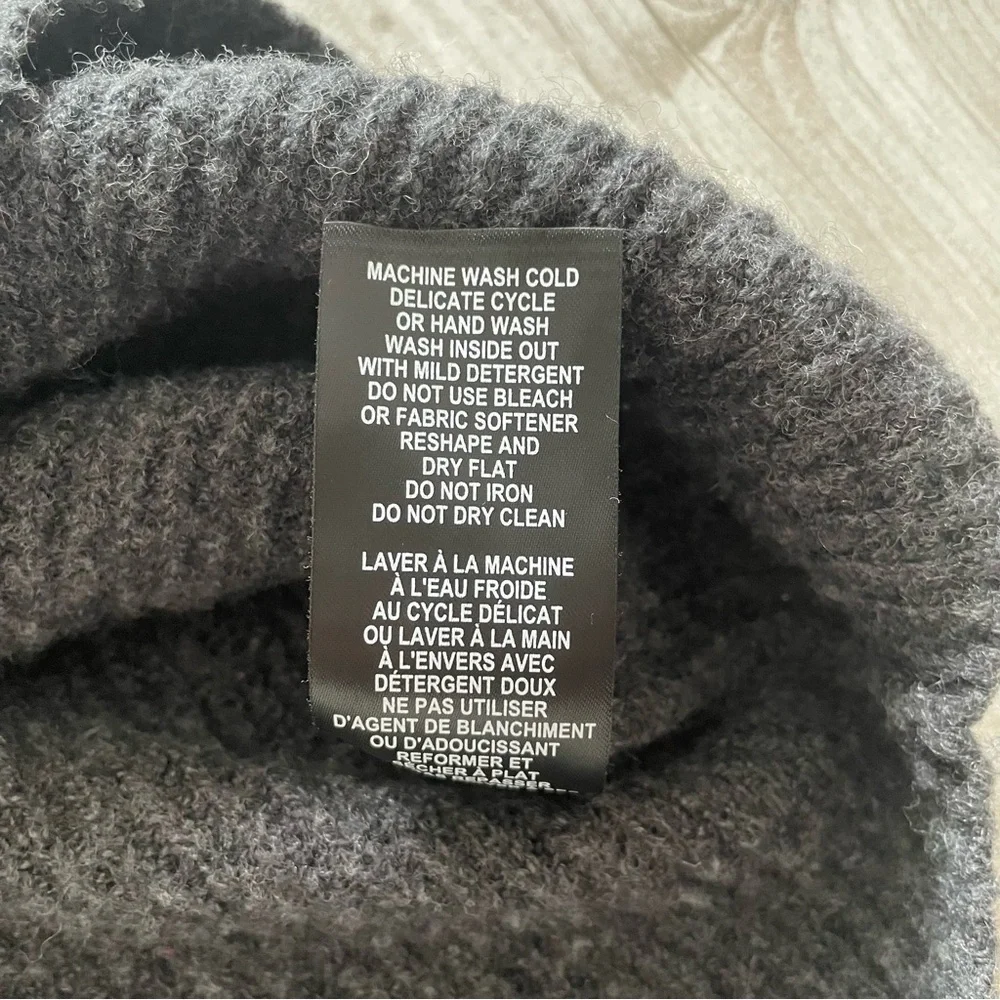 Grey Merino Wool Turtle Neck Knit Sweater-Tahari-Size S - Picture 7 of 7
